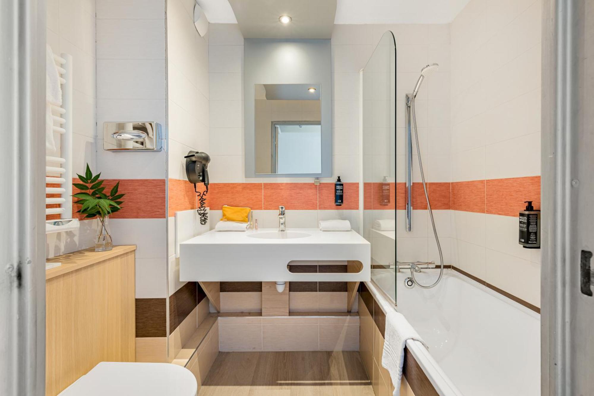 Hotel Ibis Styles Annecy Centre Gare Esterno foto