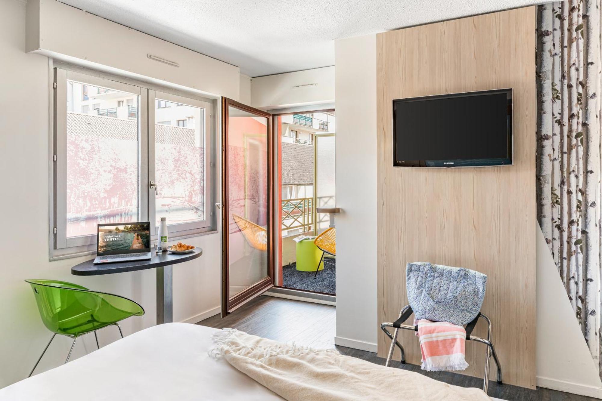 Hotel Ibis Styles Annecy Centre Gare Esterno foto