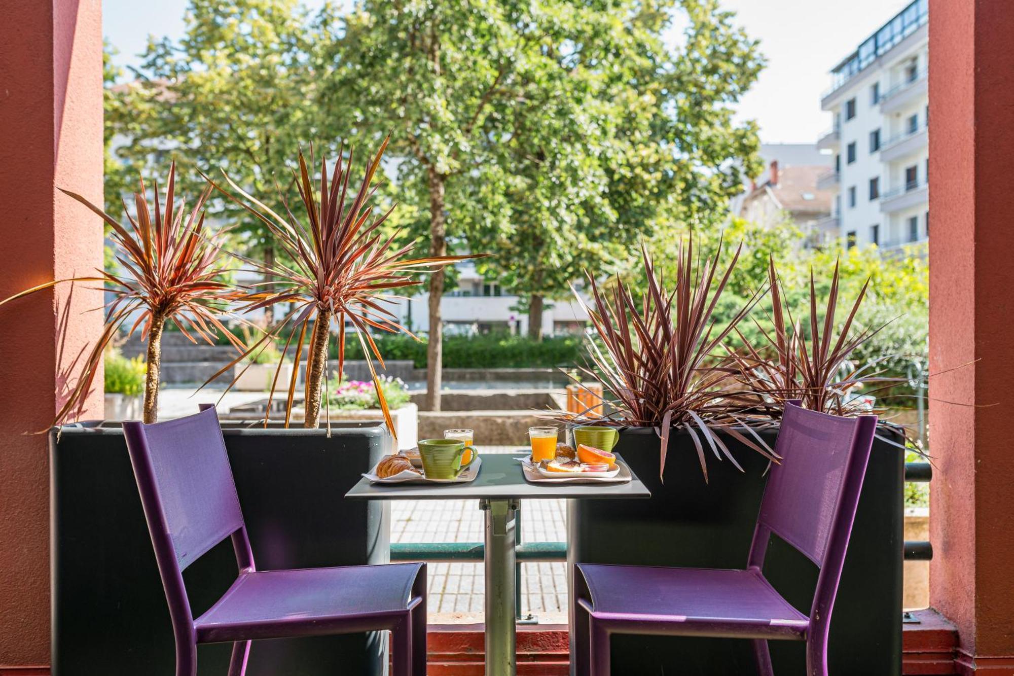 Hotel Ibis Styles Annecy Centre Gare Esterno foto