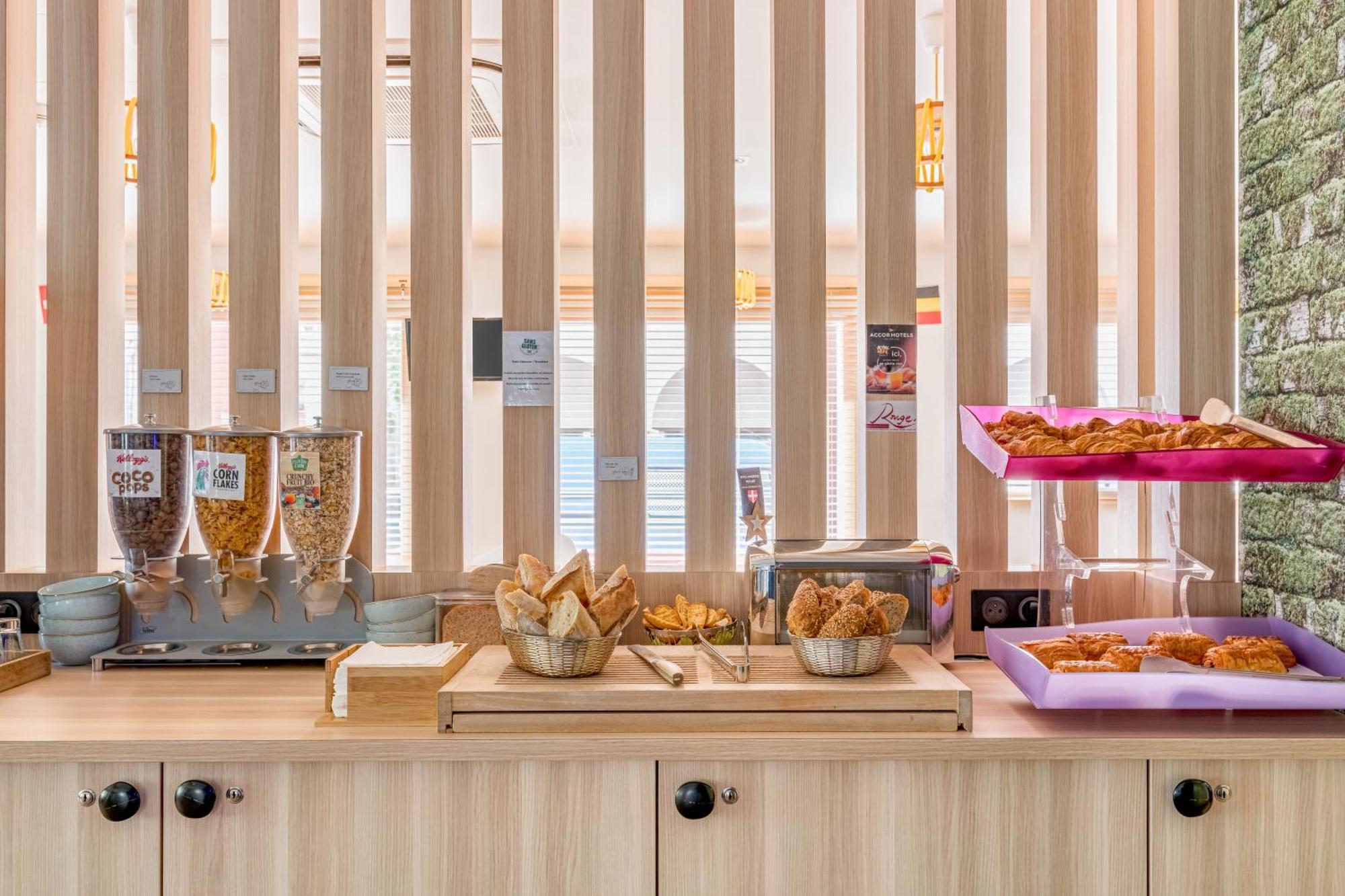 Hotel Ibis Styles Annecy Centre Gare Esterno foto