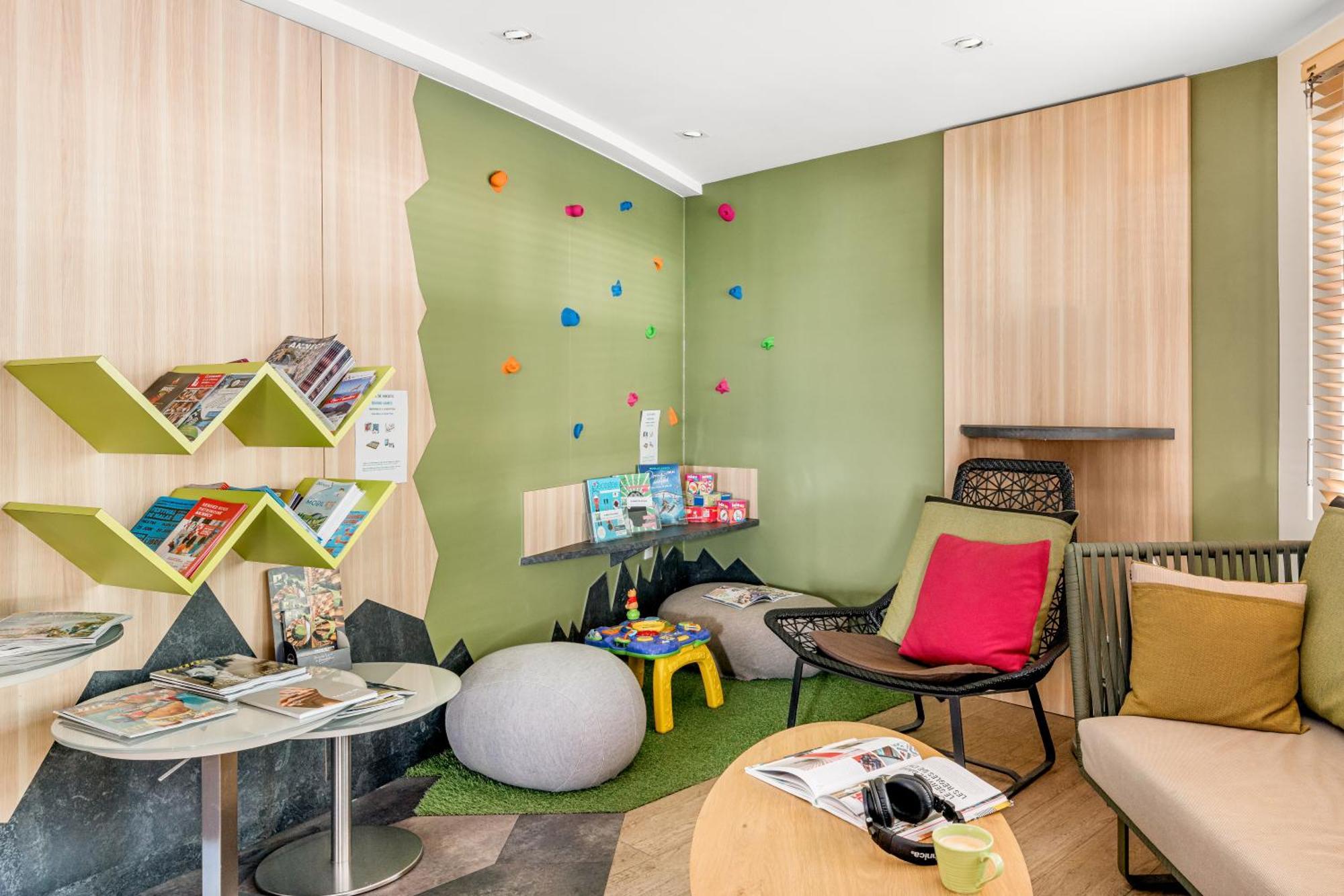 Hotel Ibis Styles Annecy Centre Gare Esterno foto