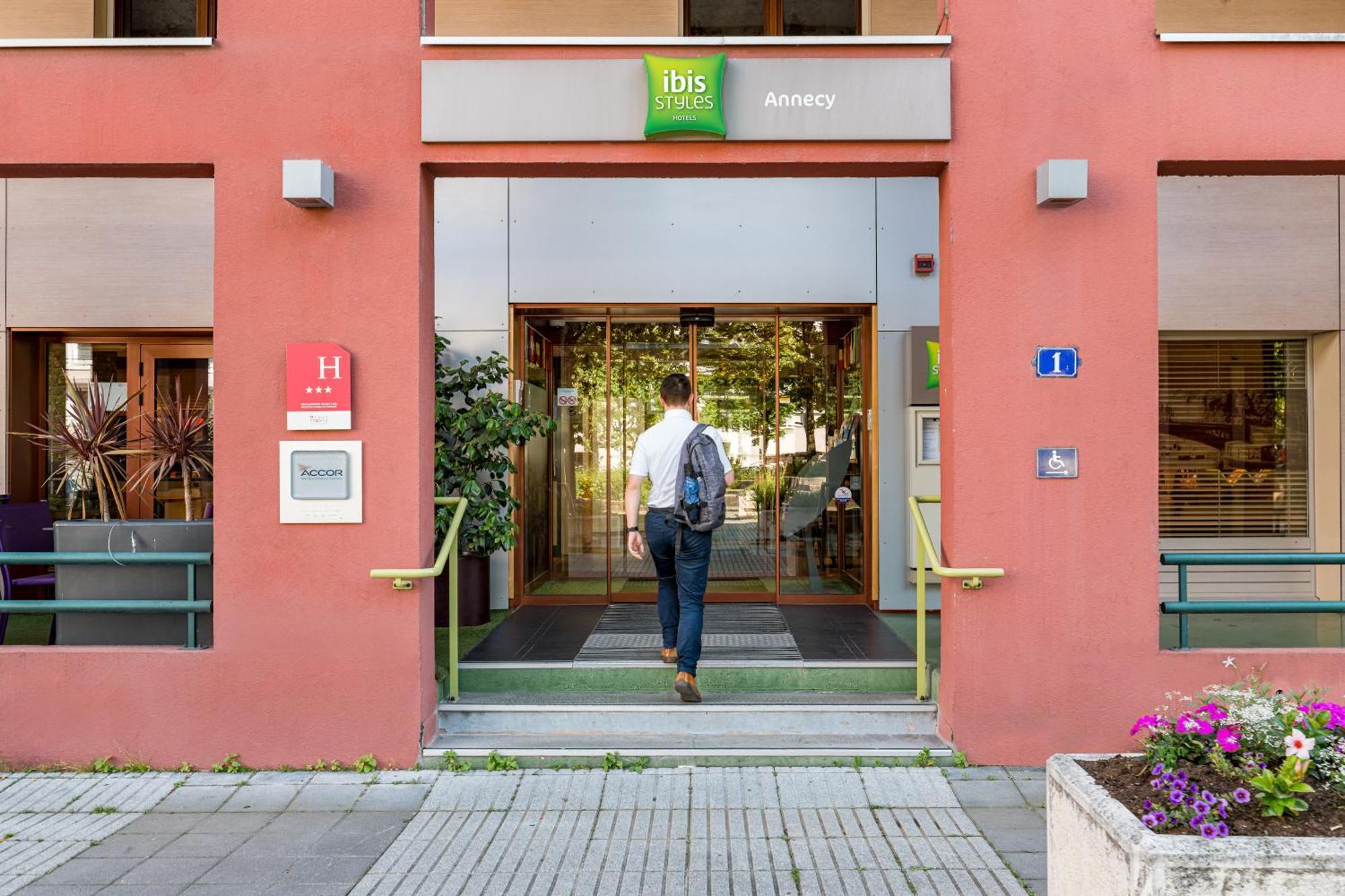 Hotel Ibis Styles Annecy Centre Gare Esterno foto