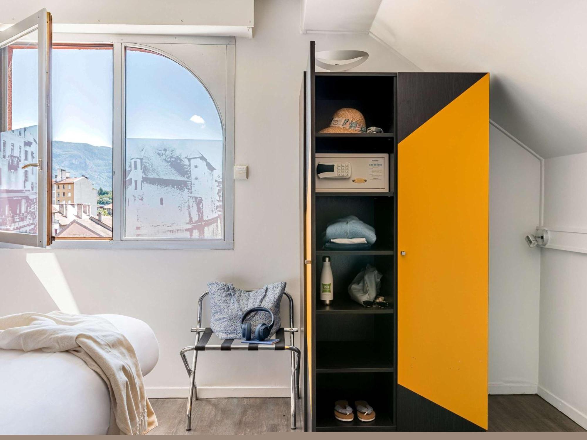 Hotel Ibis Styles Annecy Centre Gare Esterno foto