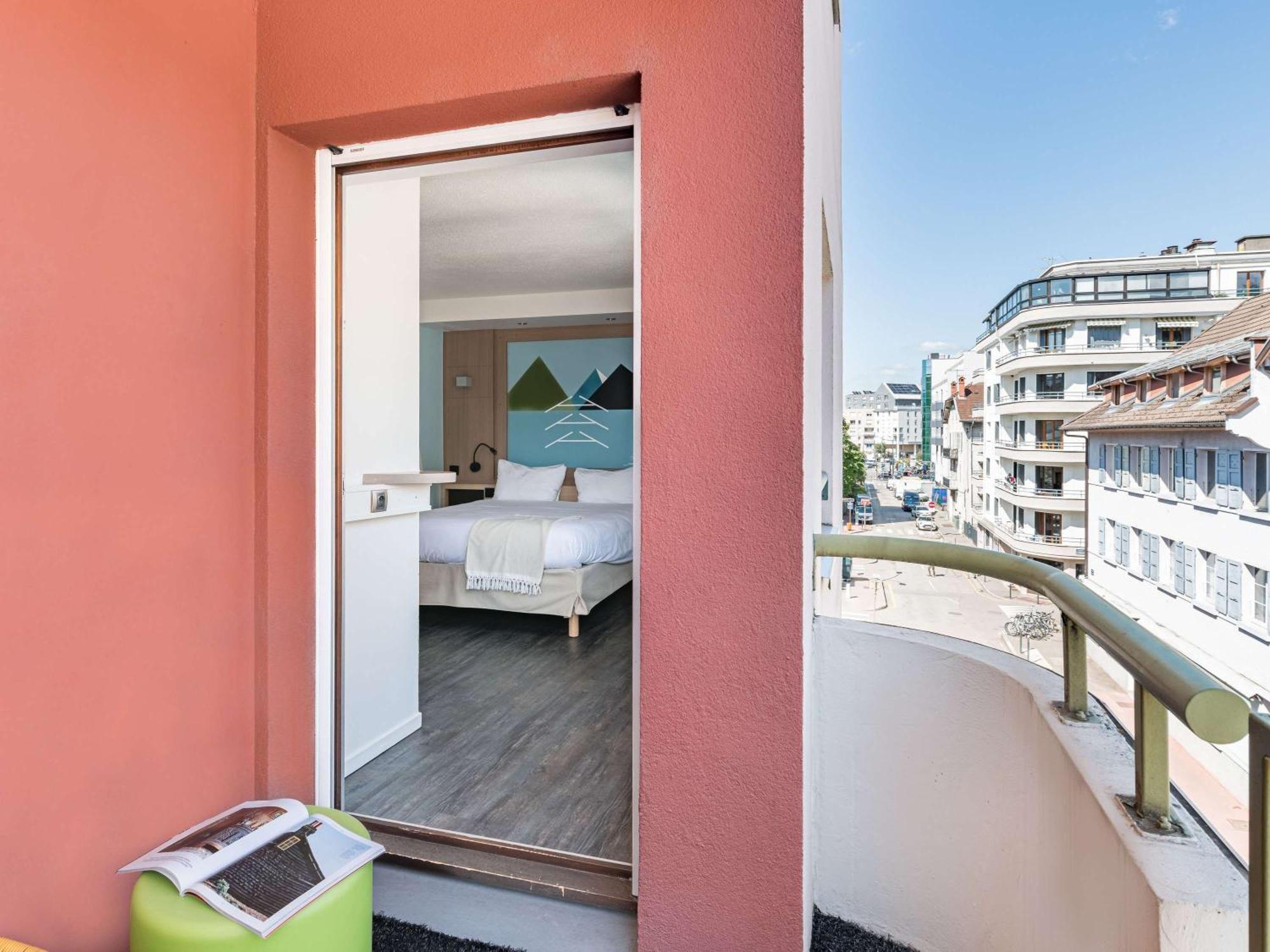 Hotel Ibis Styles Annecy Centre Gare Esterno foto