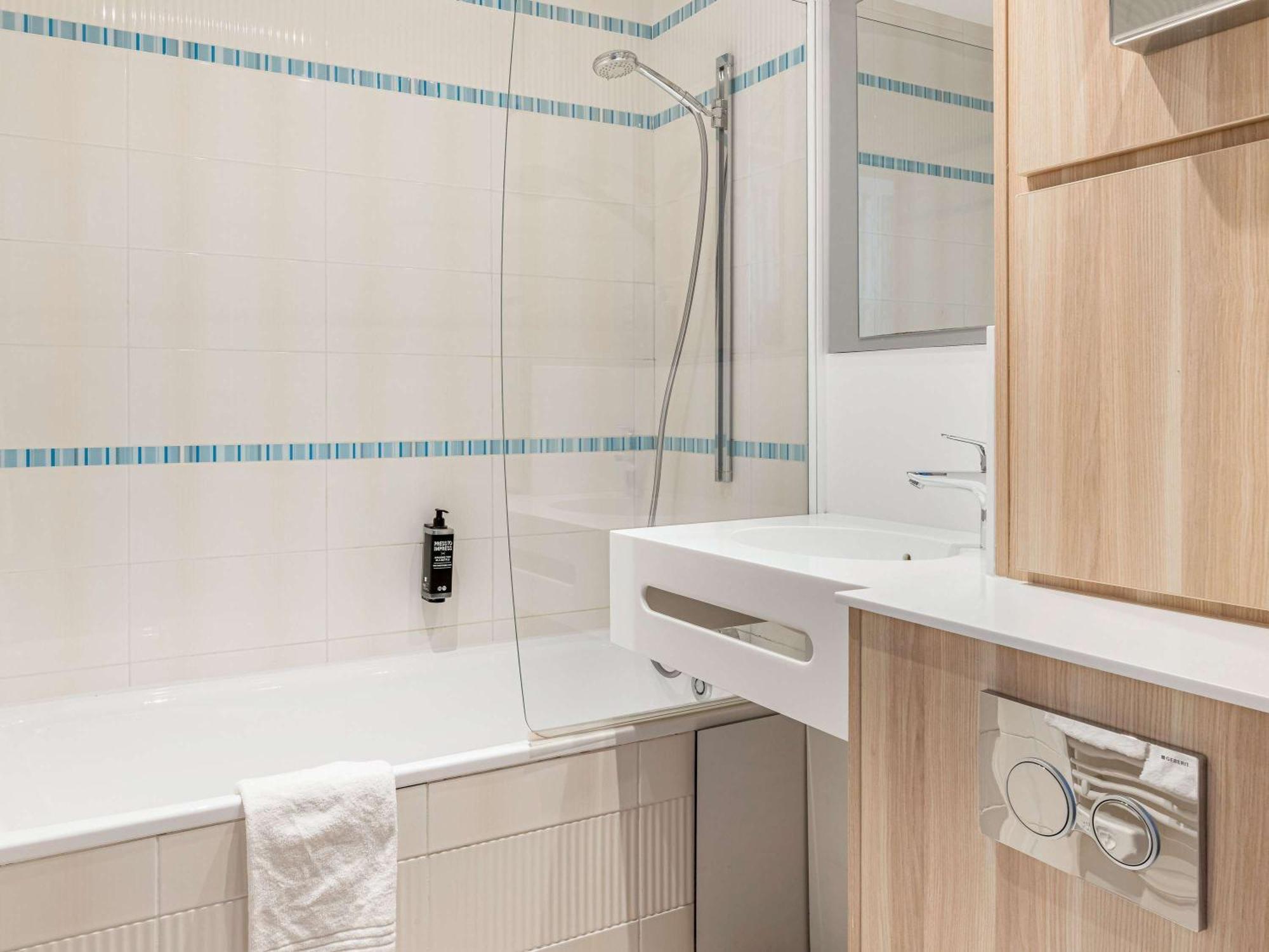 Hotel Ibis Styles Annecy Centre Gare Esterno foto