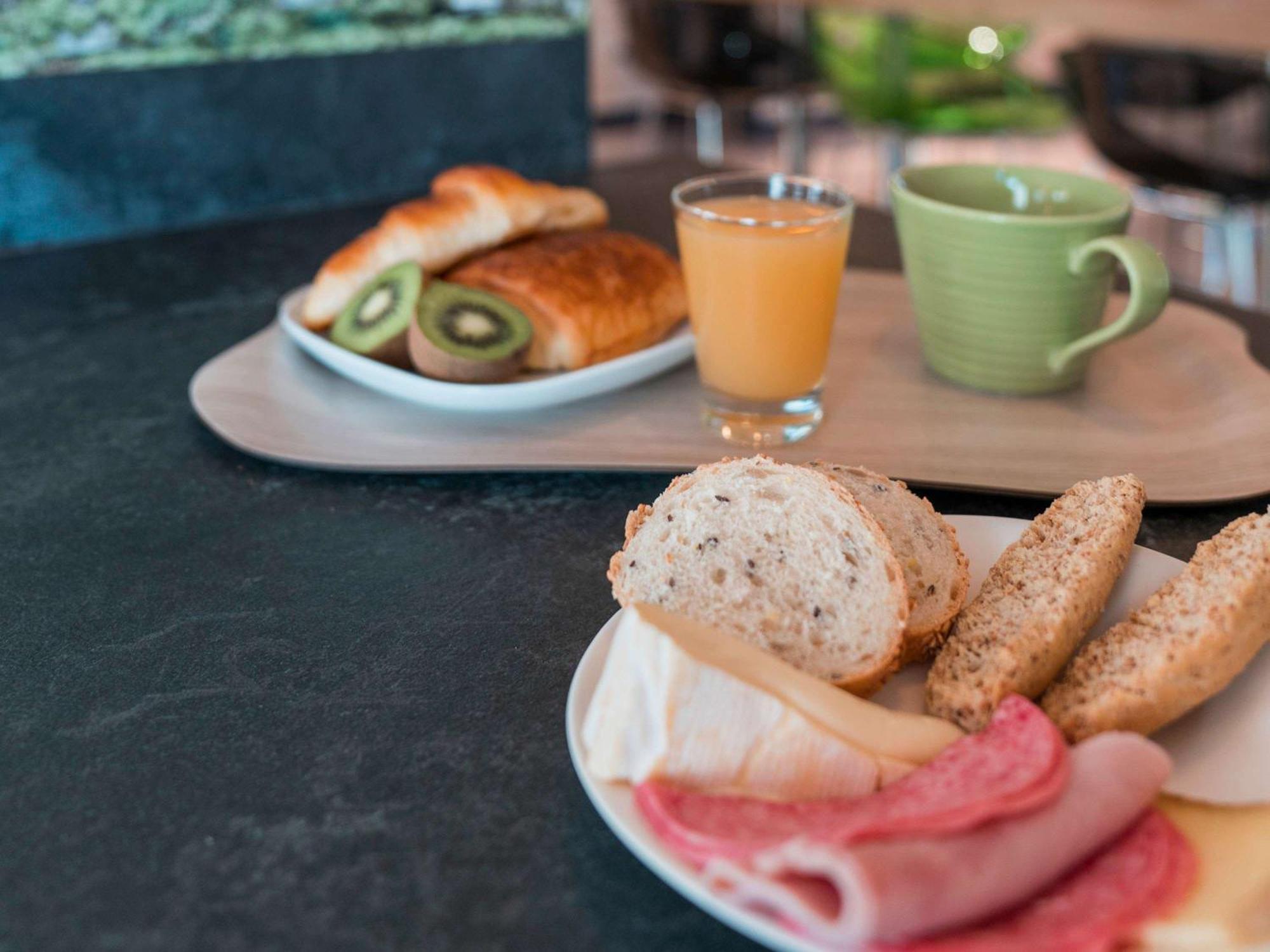 Hotel Ibis Styles Annecy Centre Gare Esterno foto