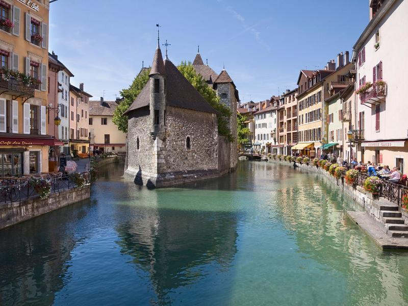 Hotel Ibis Styles Annecy Centre Gare Esterno foto