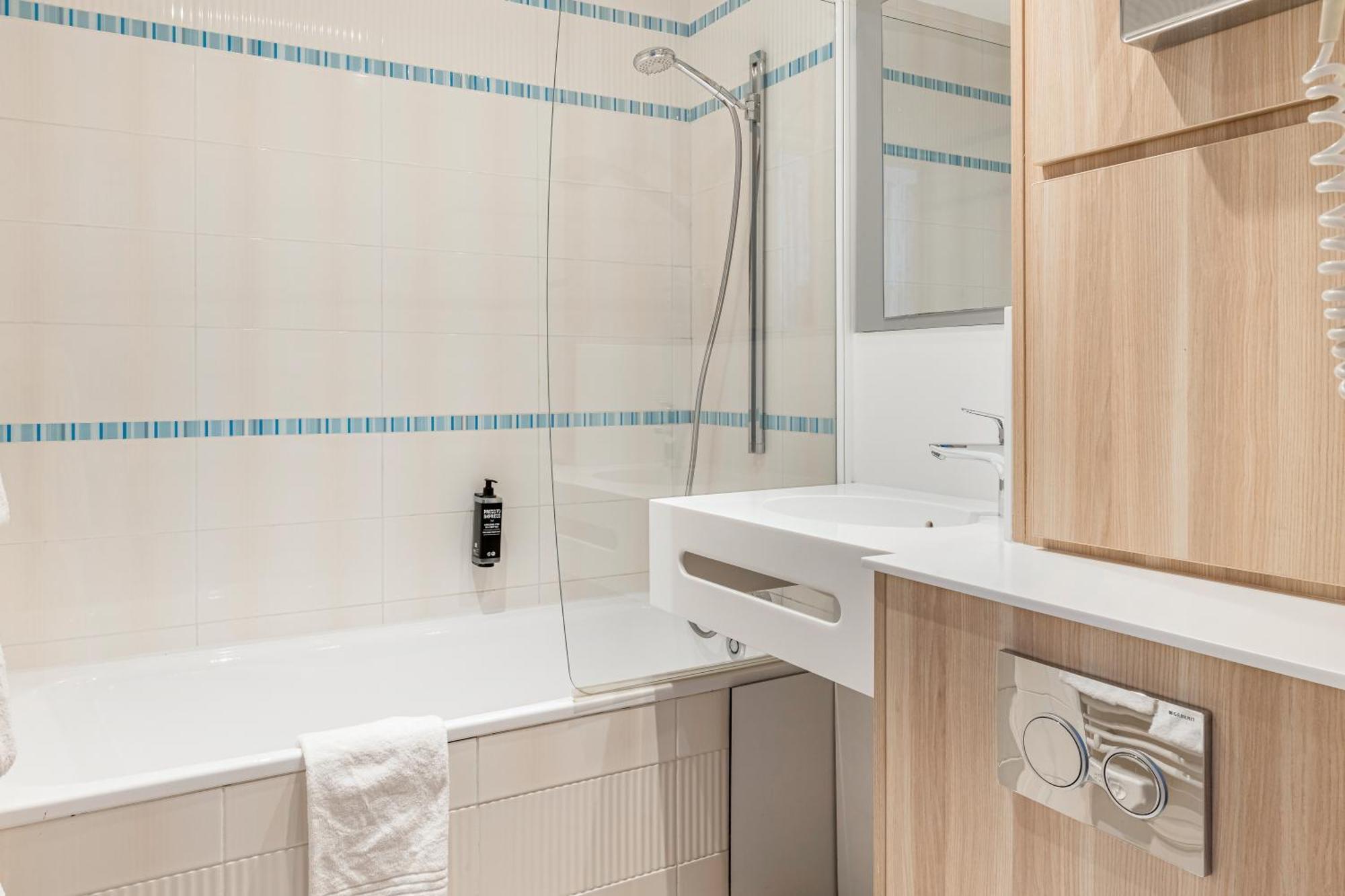 Hotel Ibis Styles Annecy Centre Gare Esterno foto