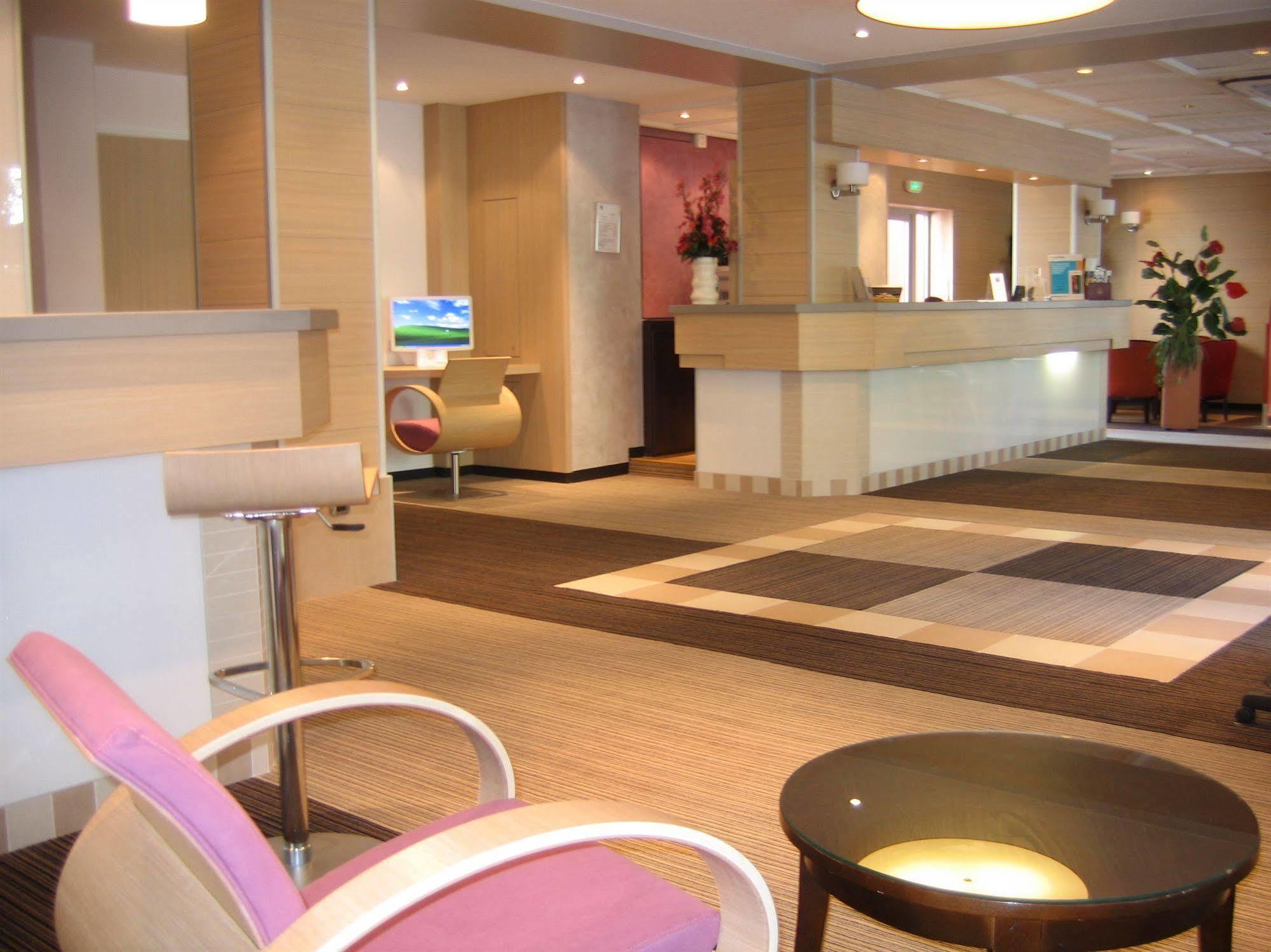 Hotel Ibis Styles Annecy Centre Gare Esterno foto