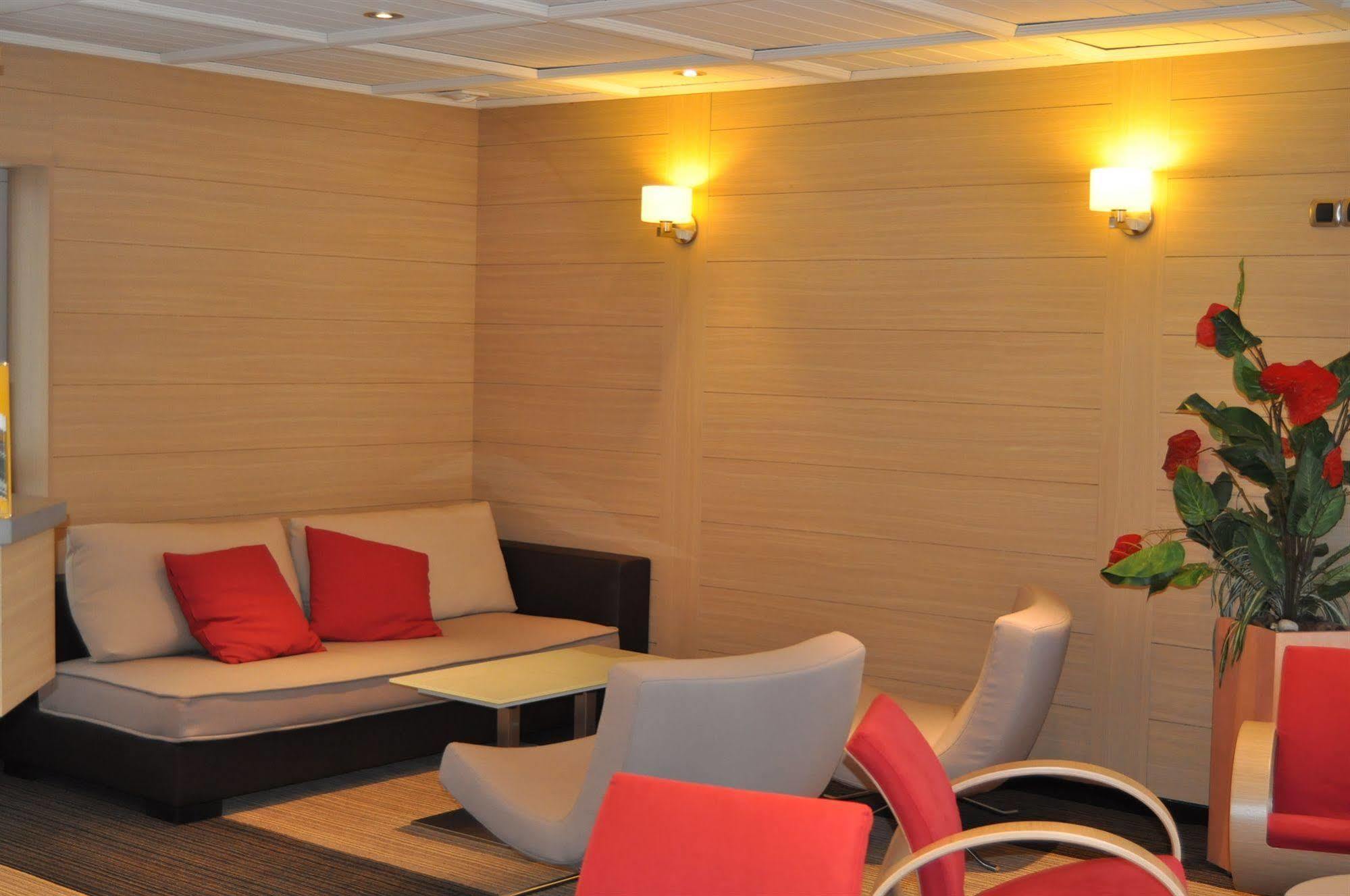 Hotel Ibis Styles Annecy Centre Gare Esterno foto