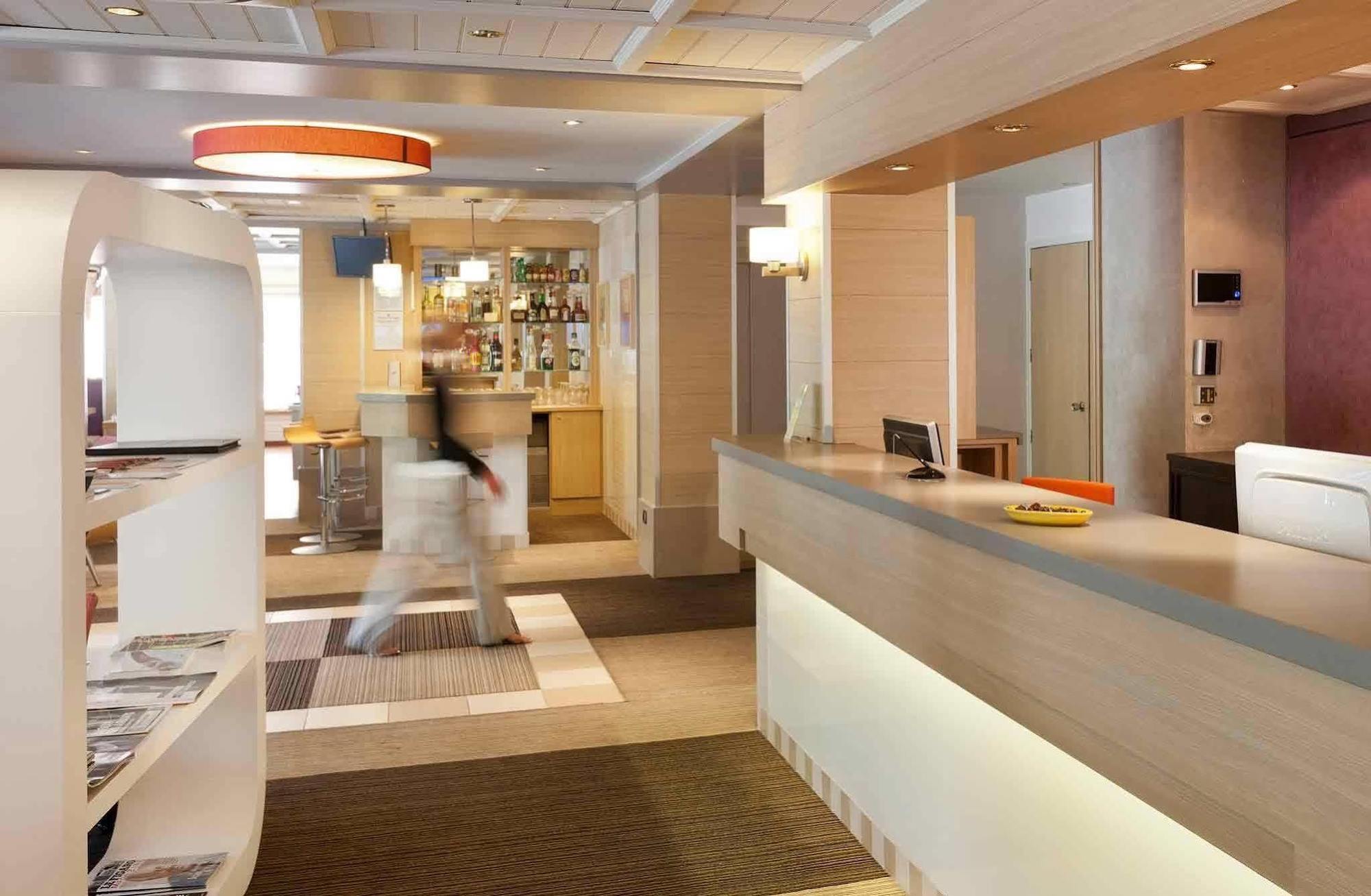 Hotel Ibis Styles Annecy Centre Gare Esterno foto
